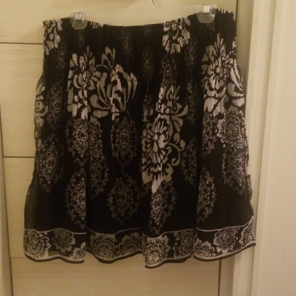 White House Black Market Skirt